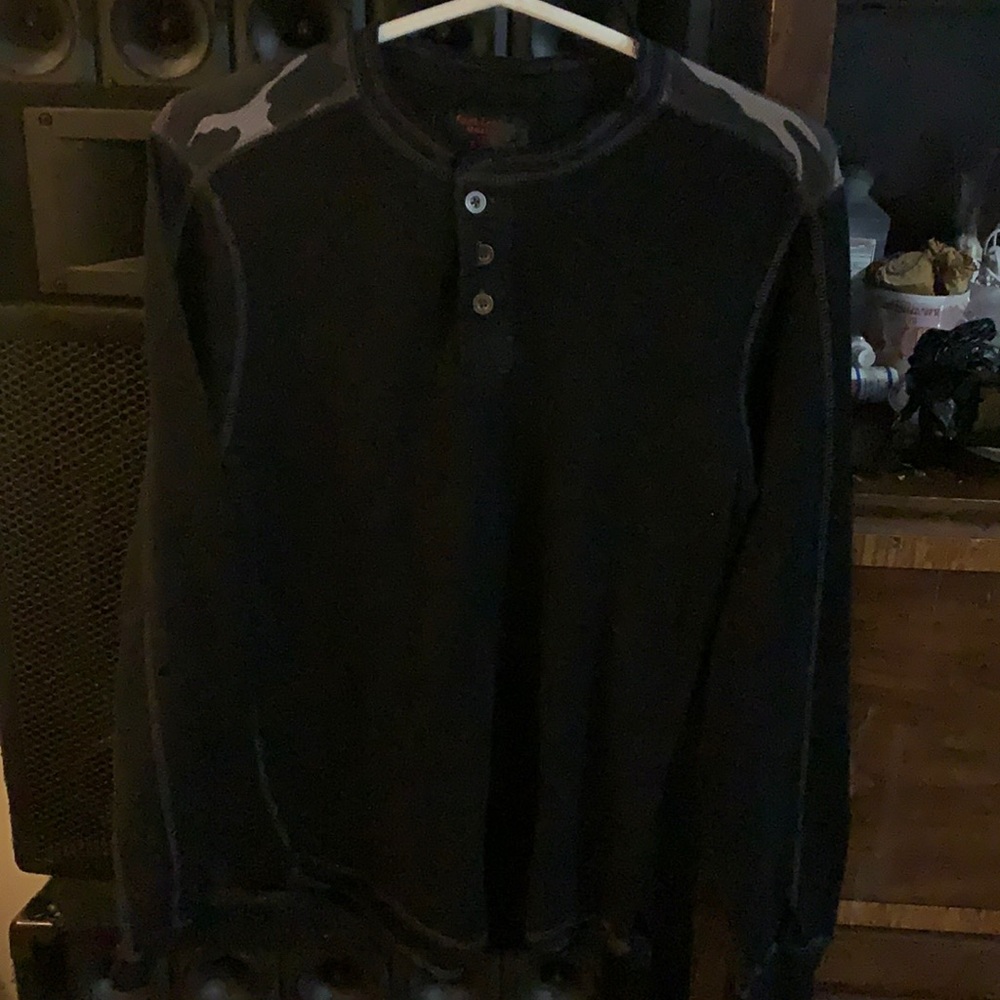 Size is small never worn it once great condition is a thermal long sleeve shirt